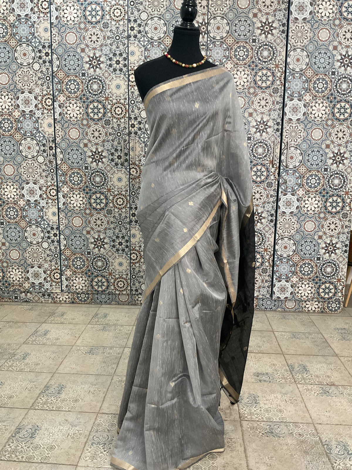 Maheshwari Cotton Saree— Grey and black