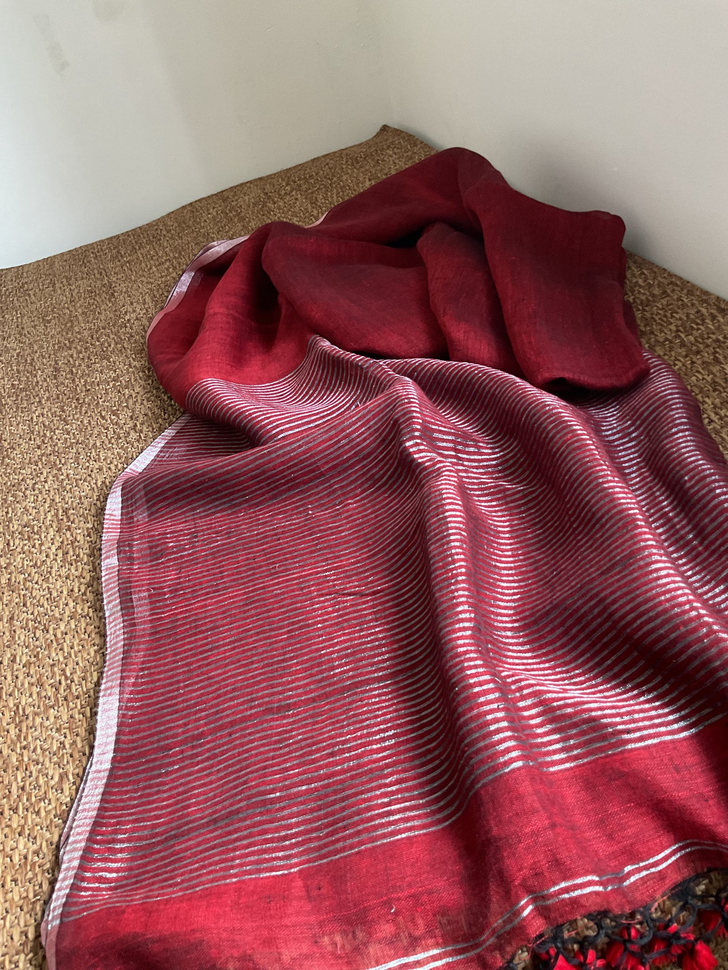 Premium Linen saree(maroon)