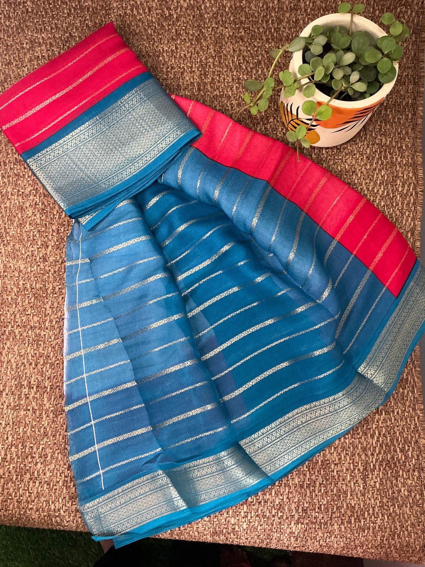 White &r red Chiffon 2D saree with blue border