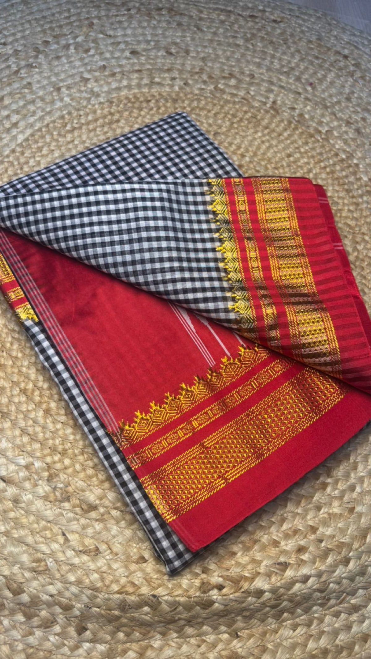 Tum Tum Checks Traditional Ilkal Saree – Black & White with small checks & with Red Pallu