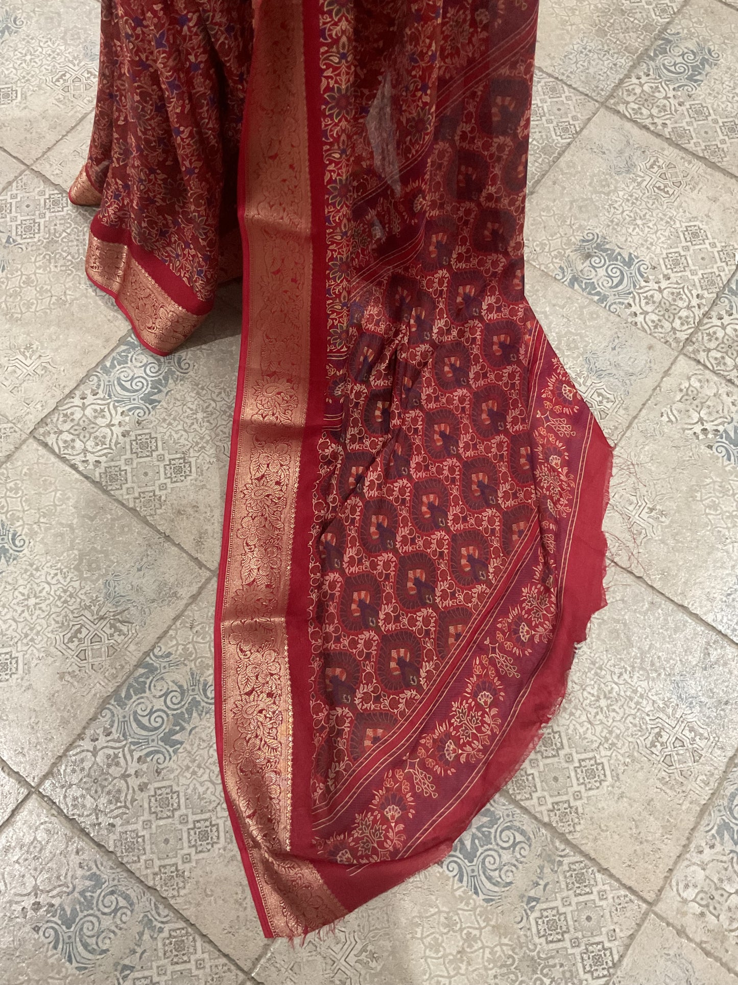 Fancy saree floral prints( Red)