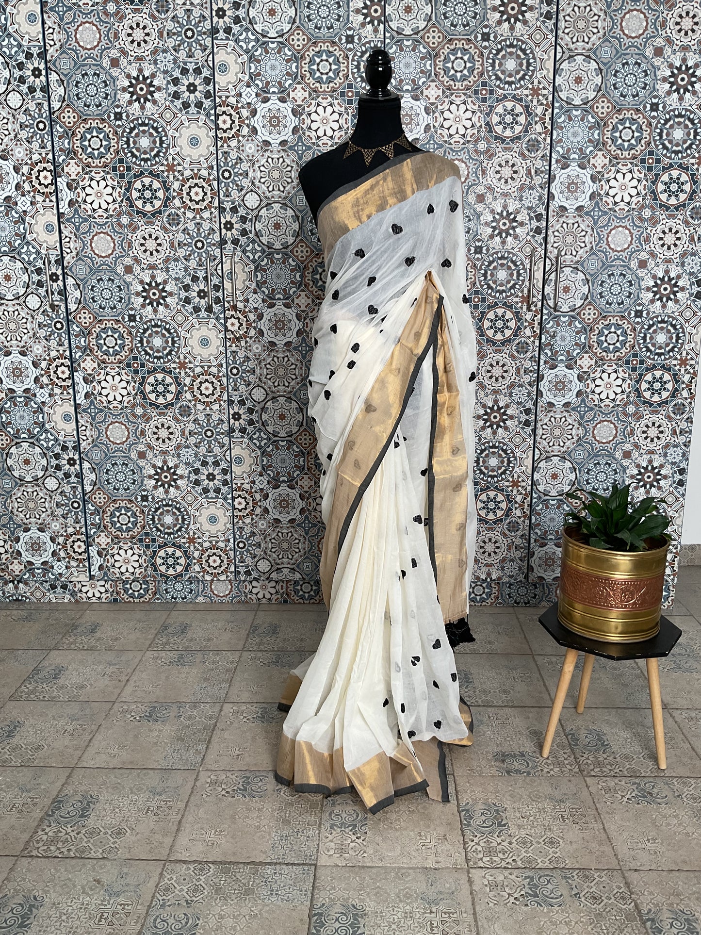 Mul cotton 🖤 Saree(Black)