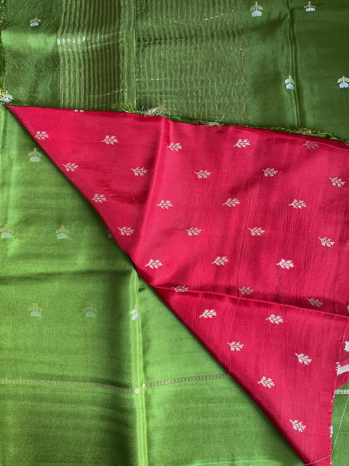 Viscose crepe saree- Parrot Green & Rani Pink with Floral Buta