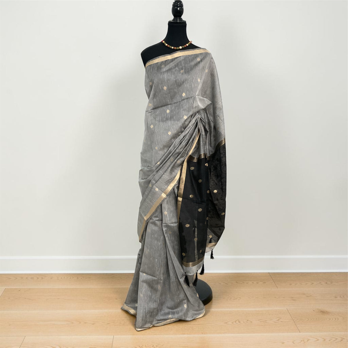 Maheshwari Cotton Saree— Grey and black
