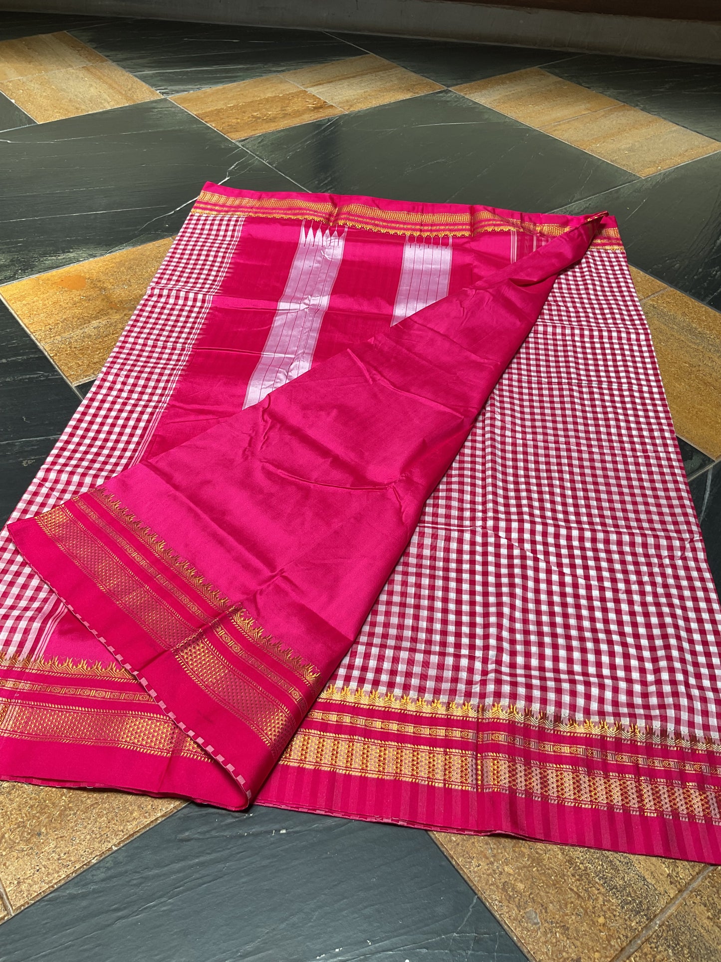 Tum Tum Checks Traditional Ilkal Saree – Pink with Silver Pallu