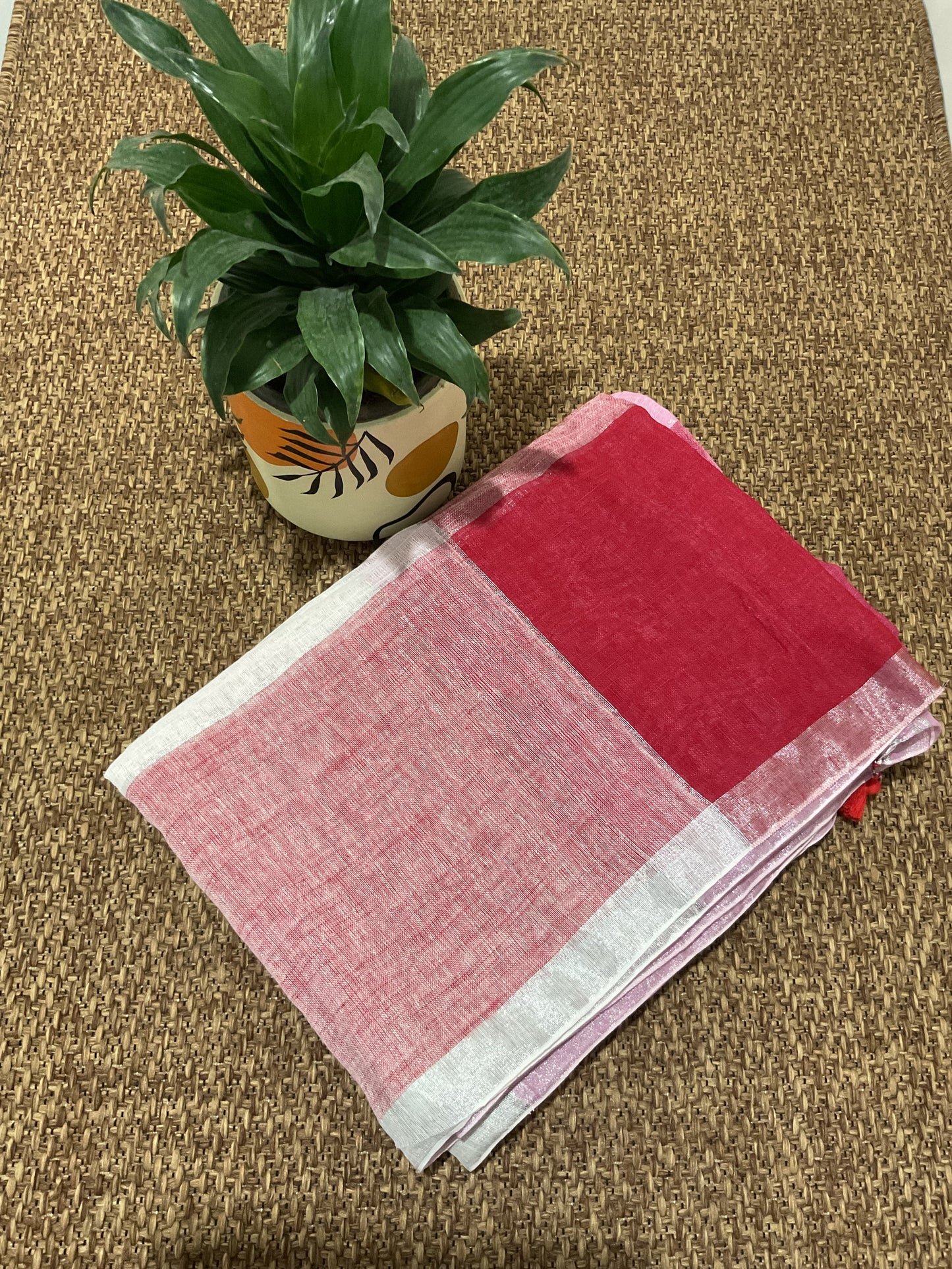 Handloom Linen saree(pink n white)