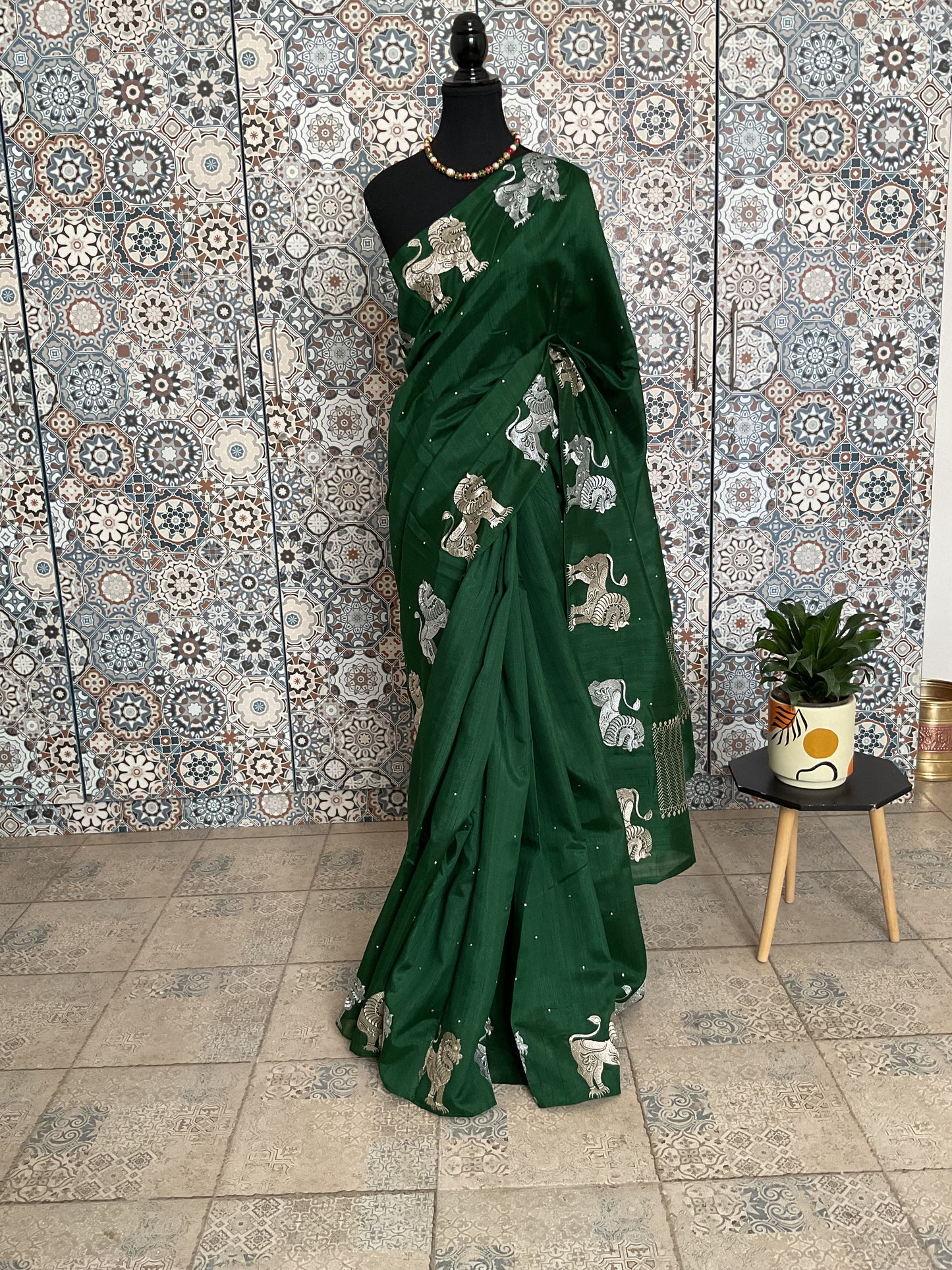 Tussar Lion motifs saree-(Green)