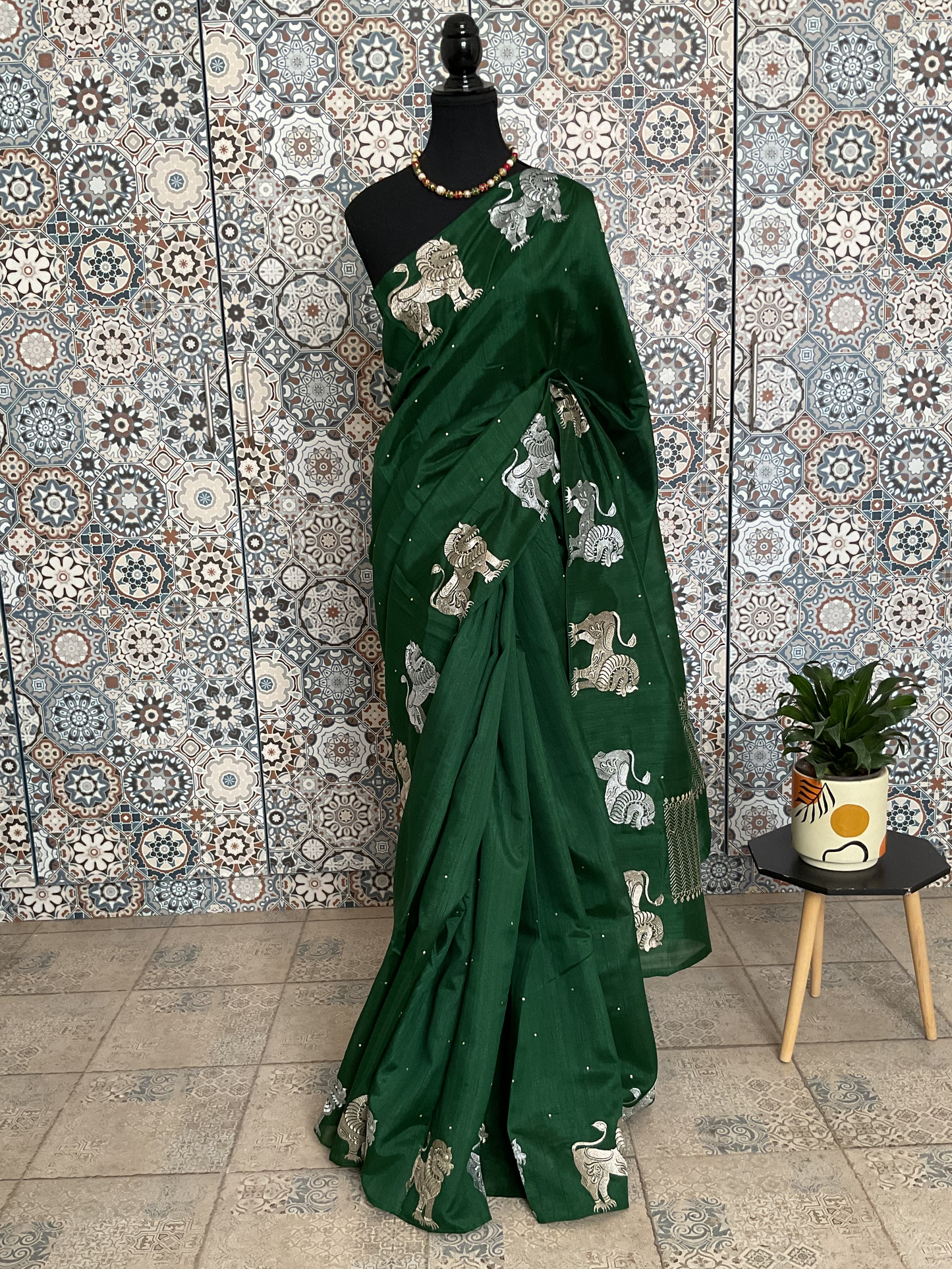 Tussar Lion motifs saree-(Green)