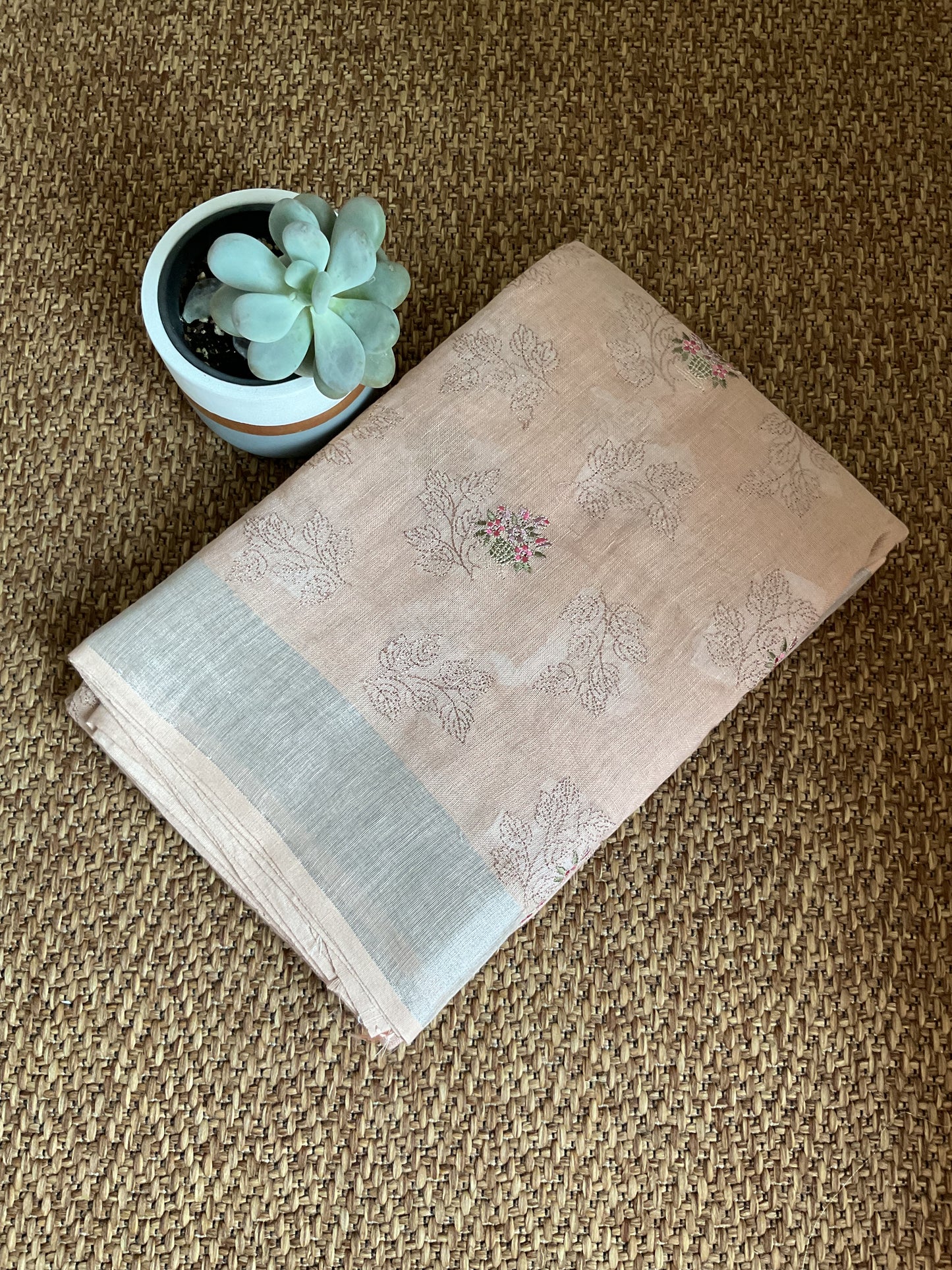Linen saree with Kanta embroidery(Blush pink)