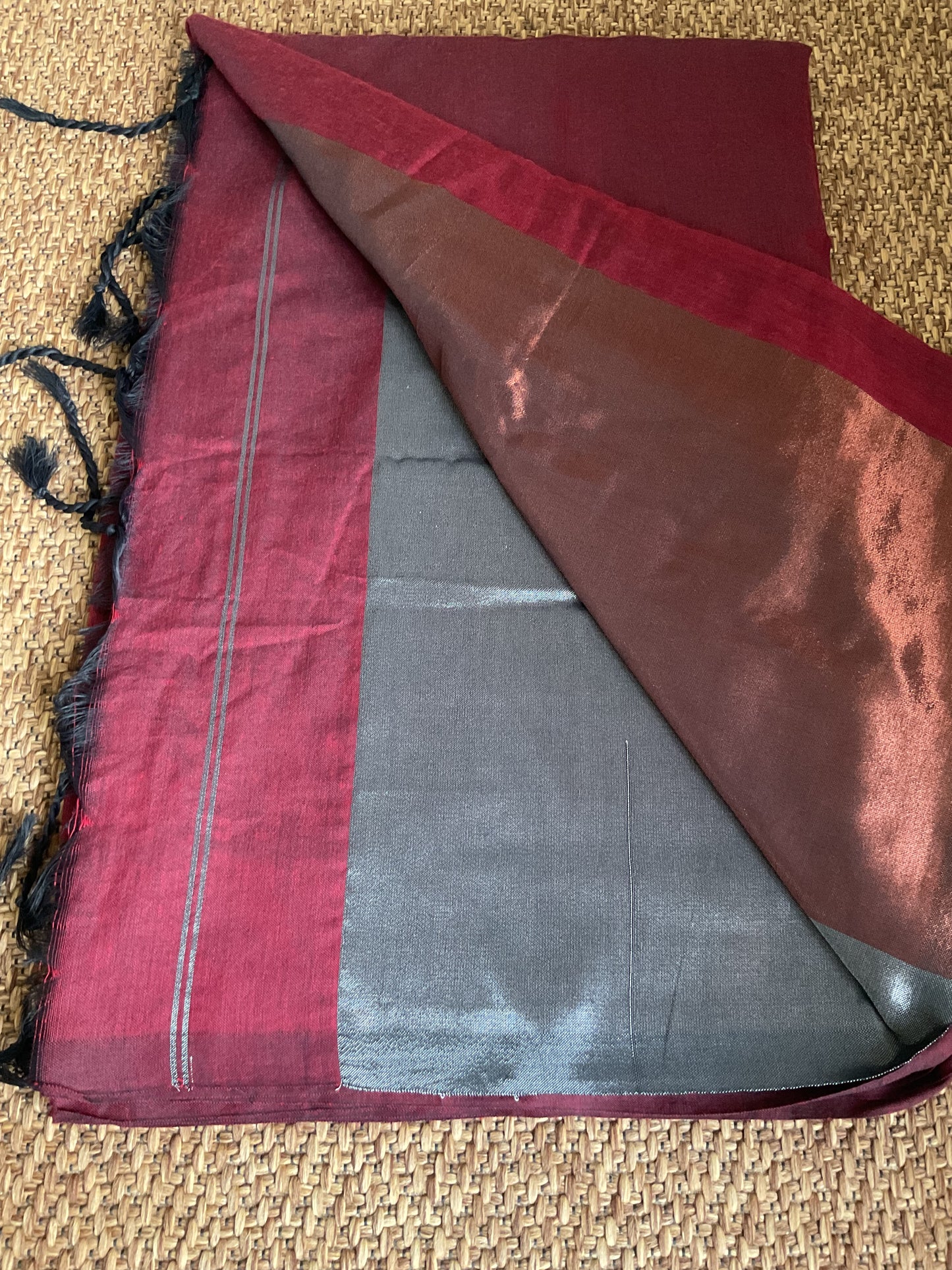Handloom cotton saree(Deep maroon with contrast pallu)