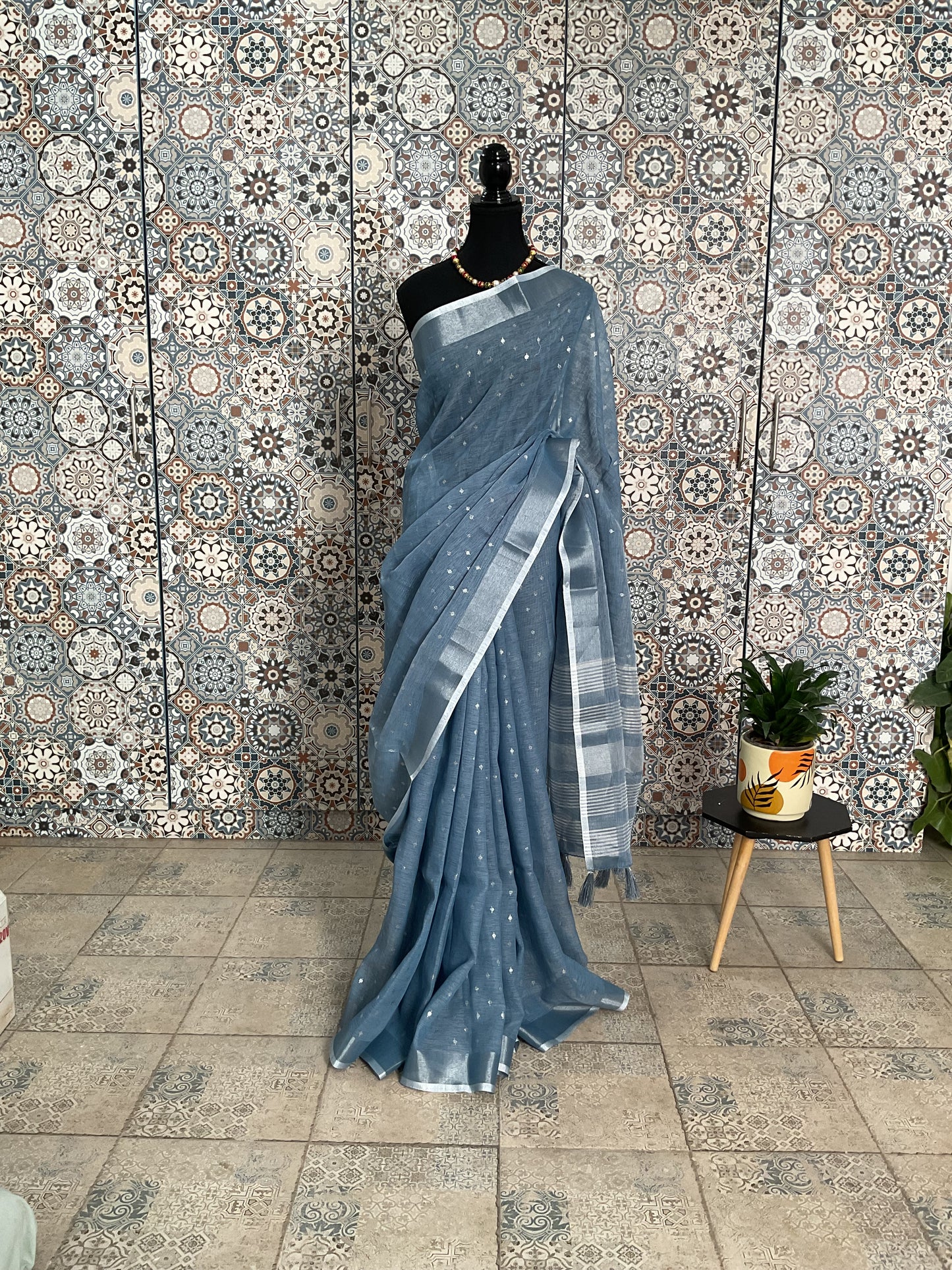 Linen cotton with silver motifs(Light blue)