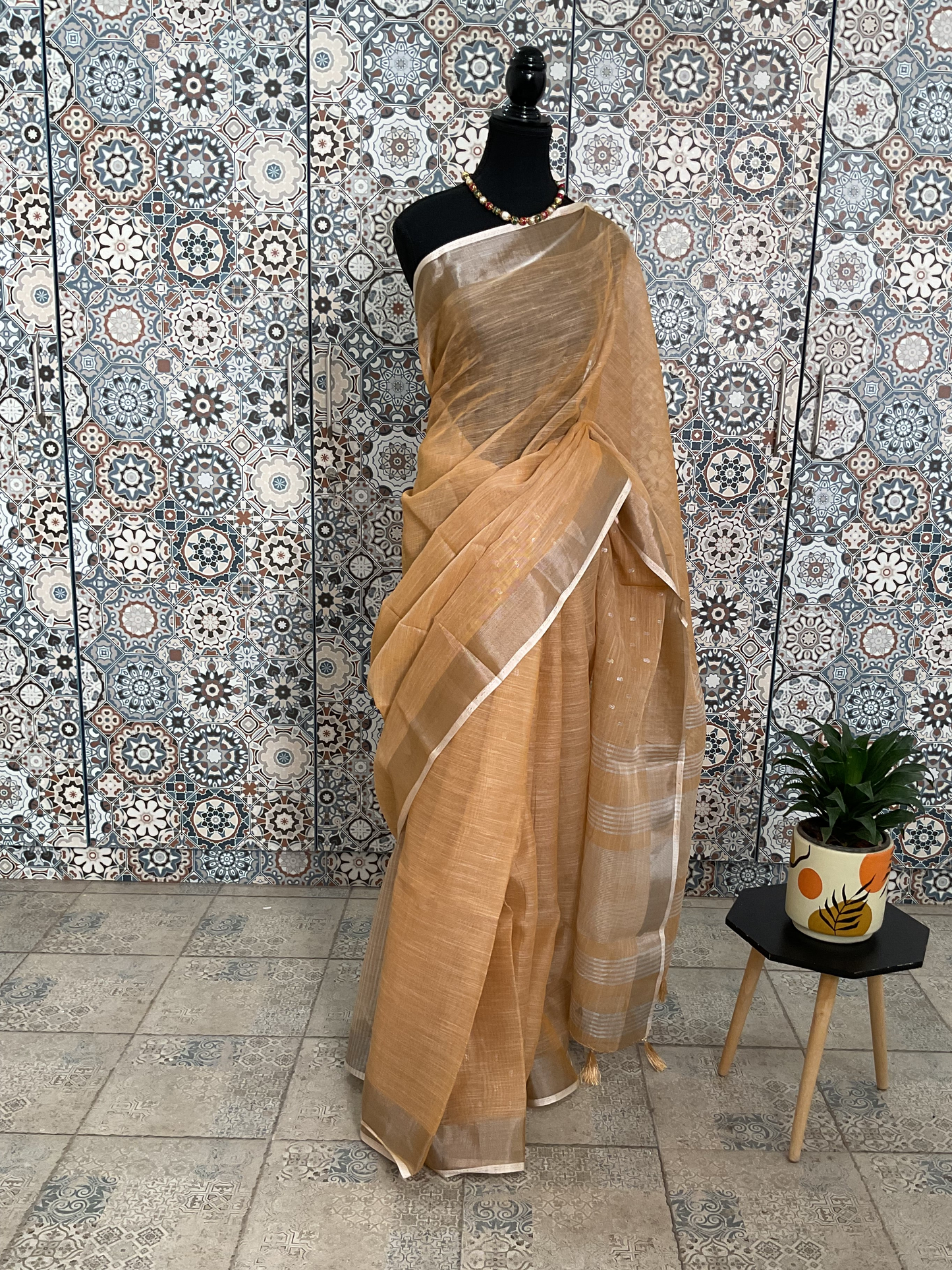 Linen cotton with silver motifs(cream)