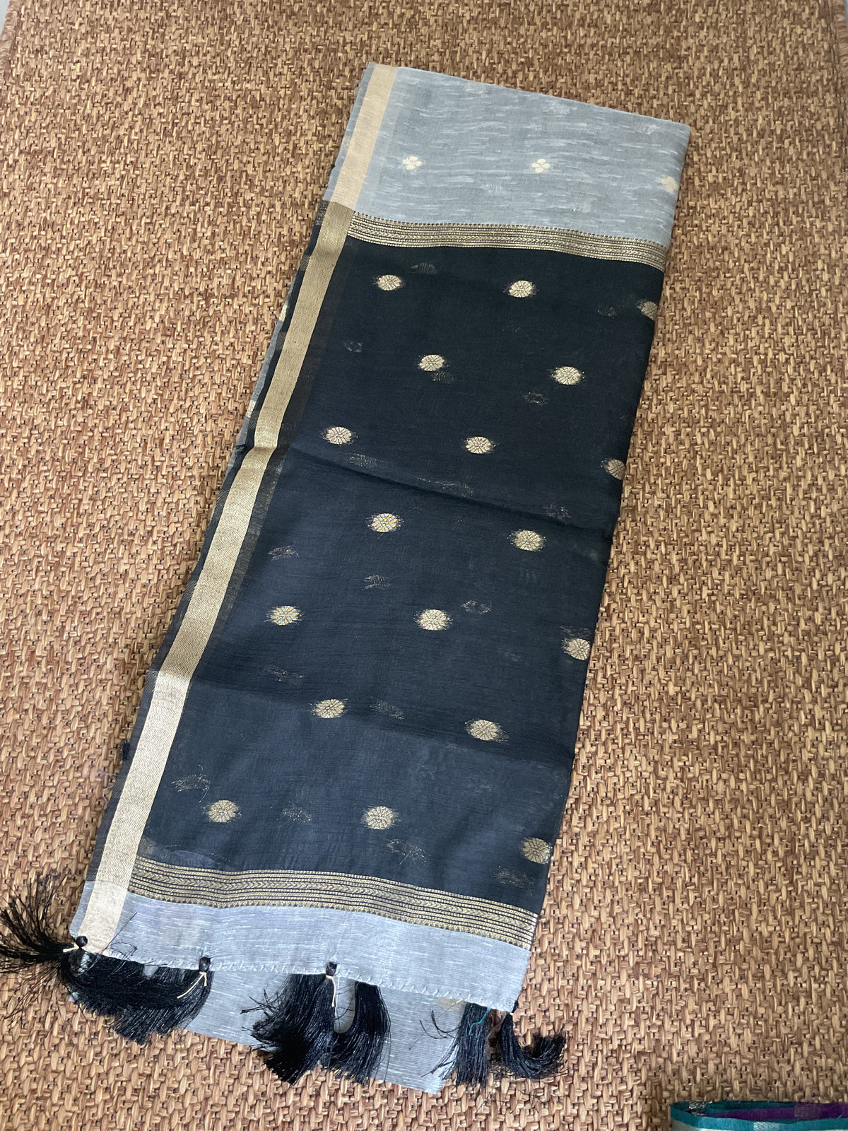 Maheshwari Cotton Saree— Grey and black