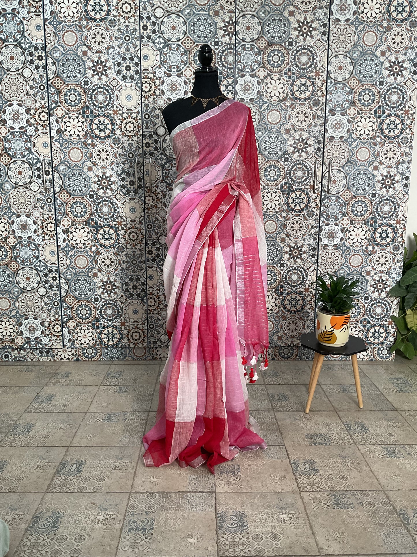 Handloom Linen saree(pink n white)