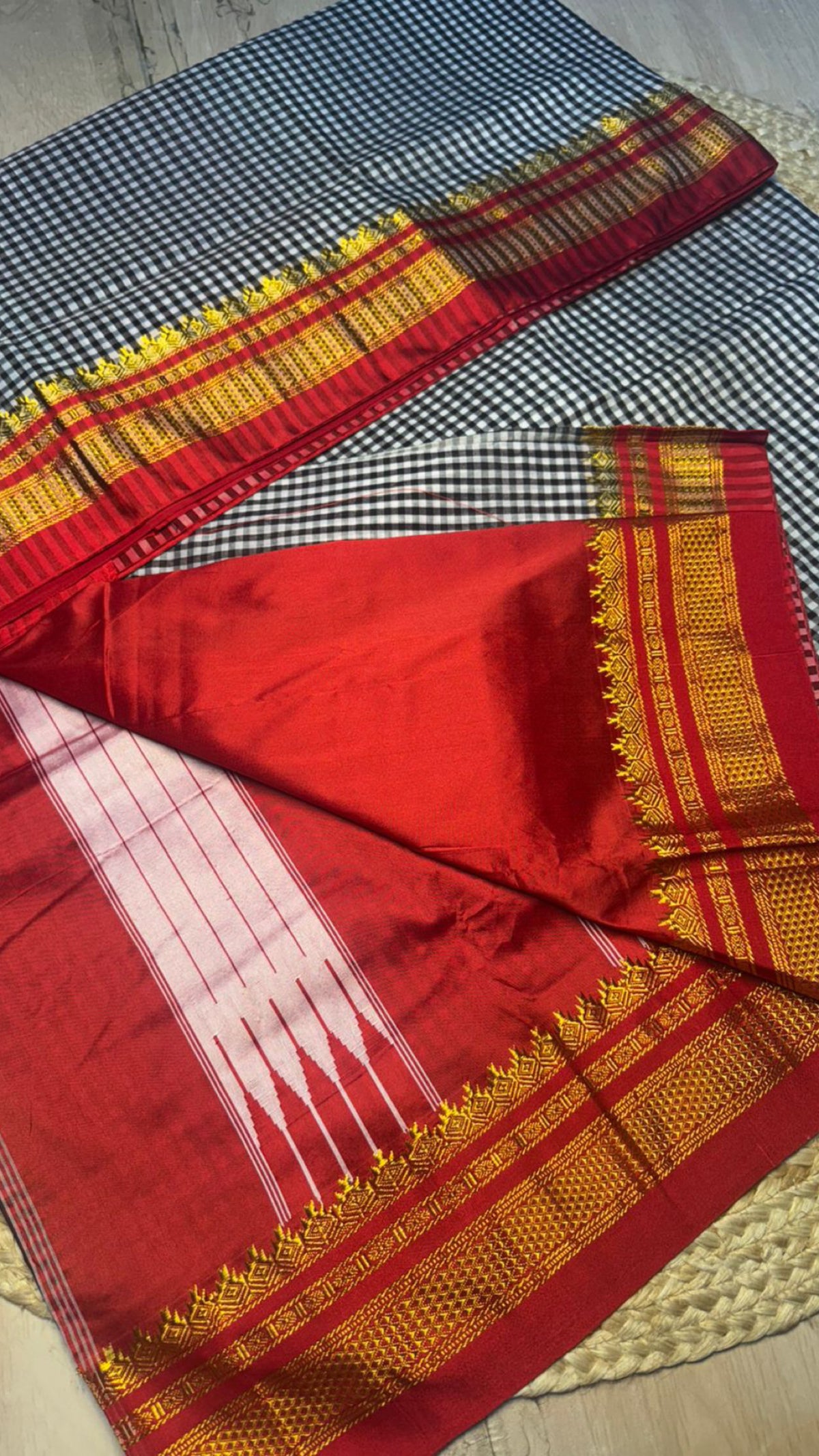 Tum Tum Checks Traditional Ilkal Saree – Black & White with small checks & with Red Pallu