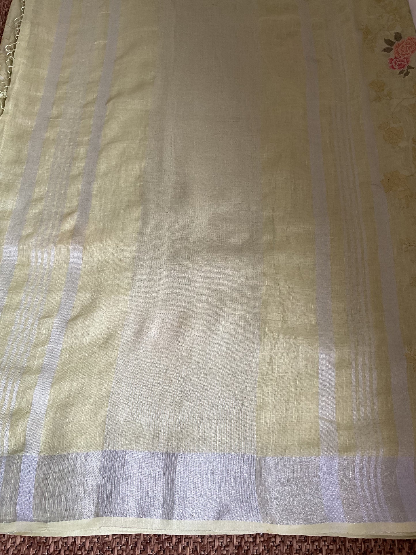Linen saree with Kantha embroidery(Pastel lime green)