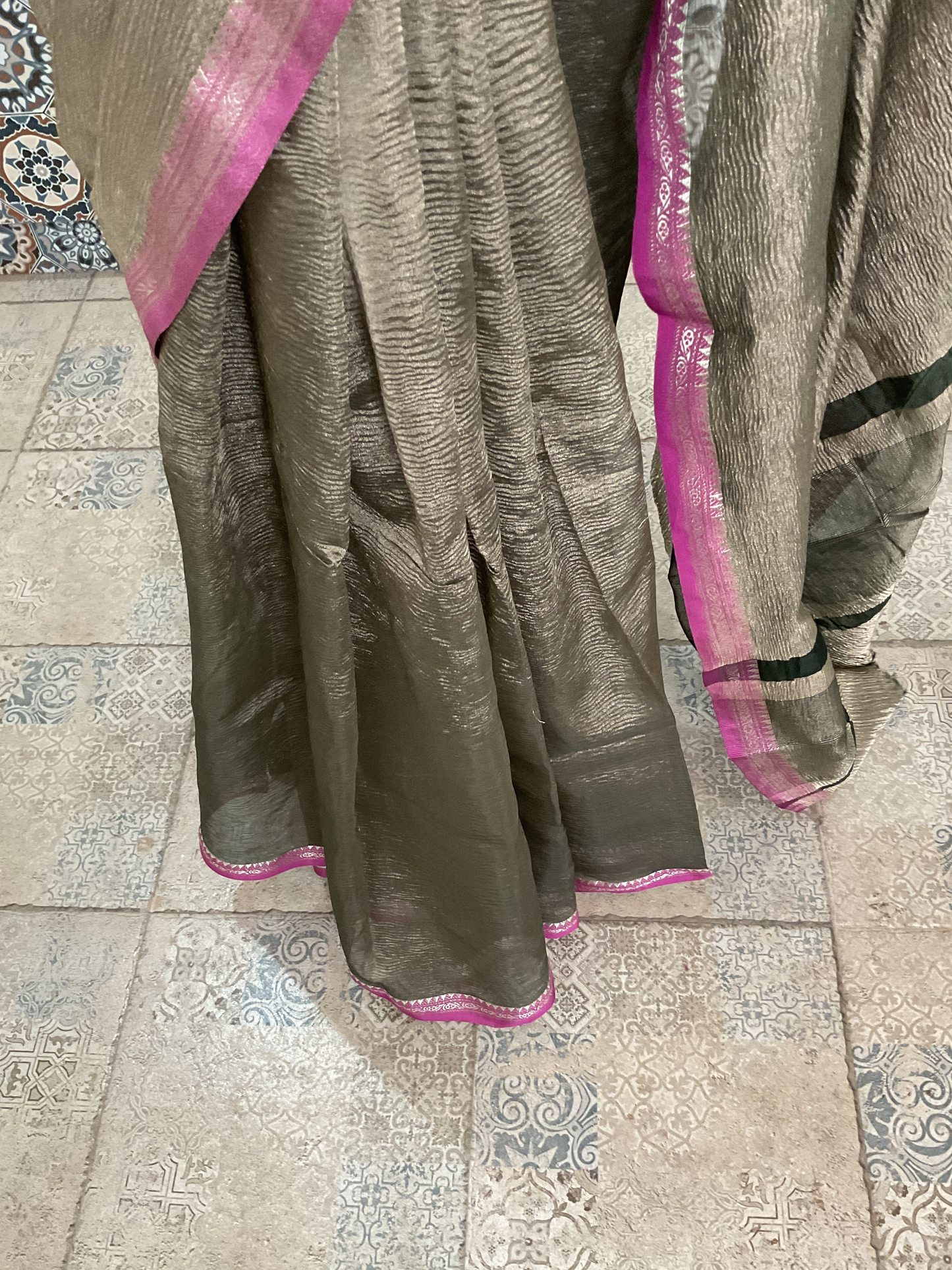 Crush tissue saree