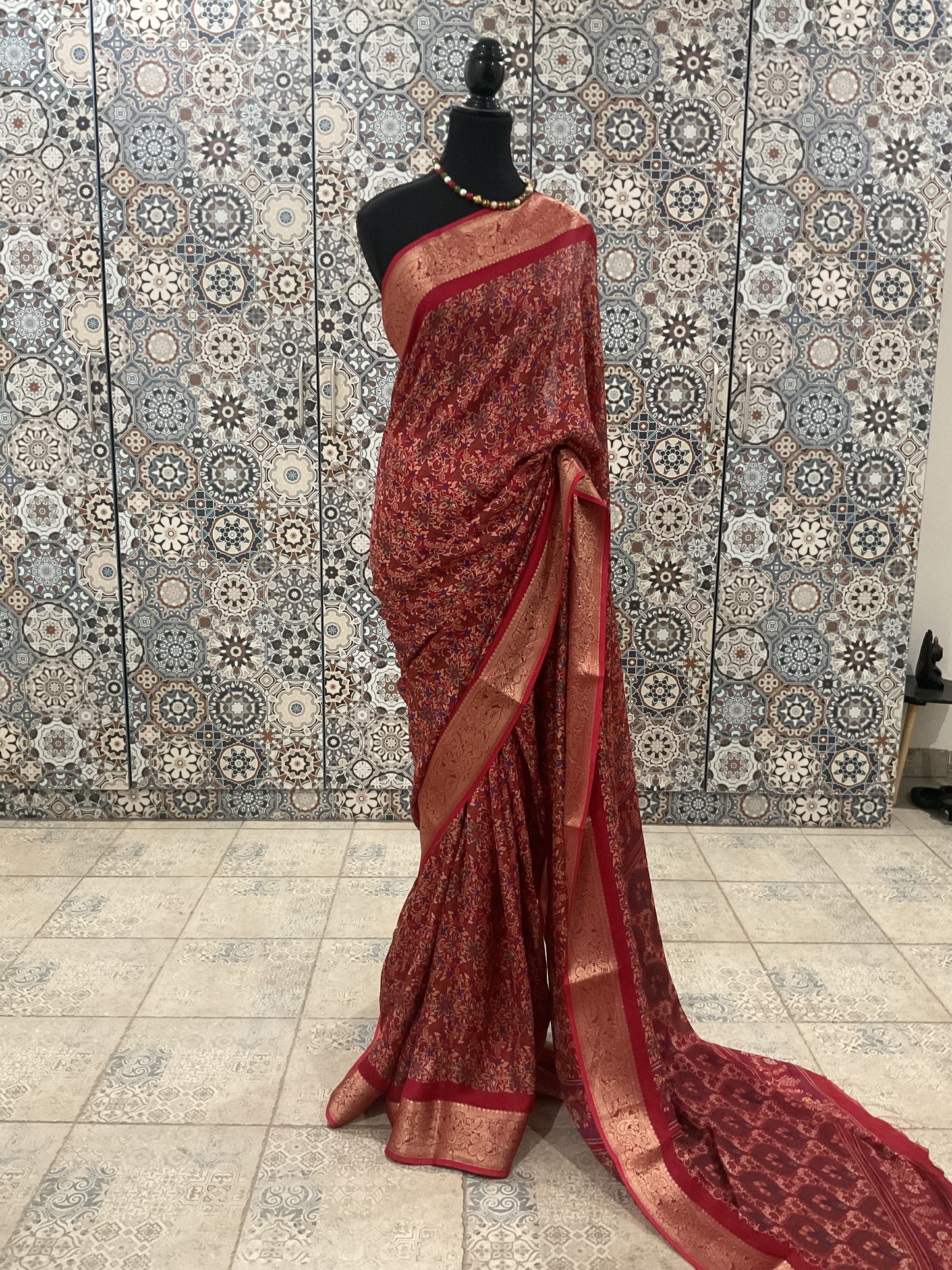 Fancy saree floral prints( Red)