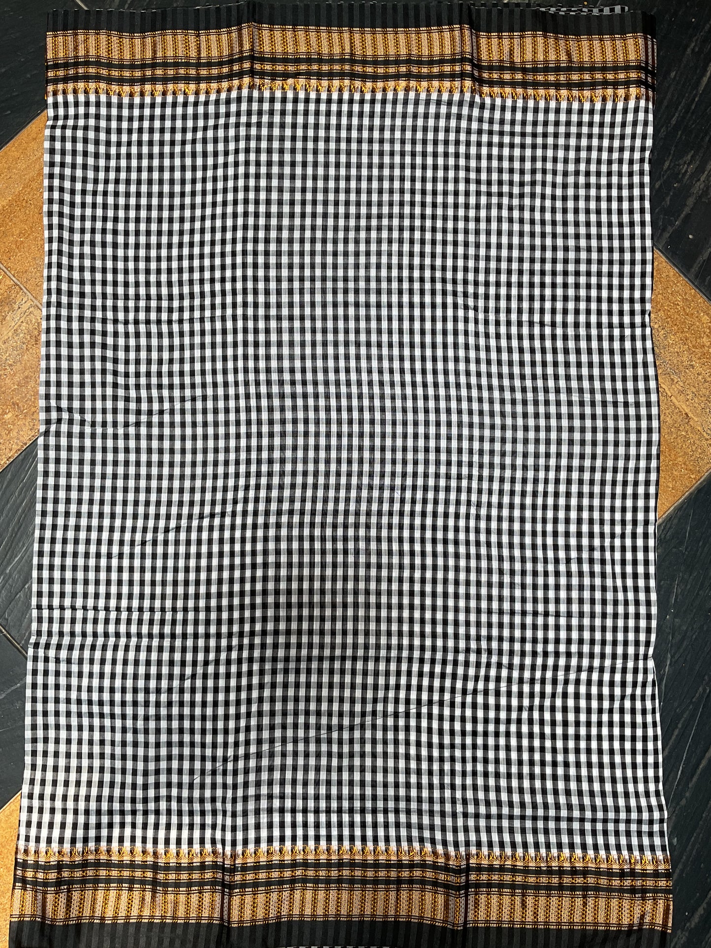 Tum Tum Checks Traditional Ilkal Saree – Black & White with Silver Pallu
